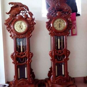 Đồng hồ Anh hùng tương ngộ gỗ hương vân