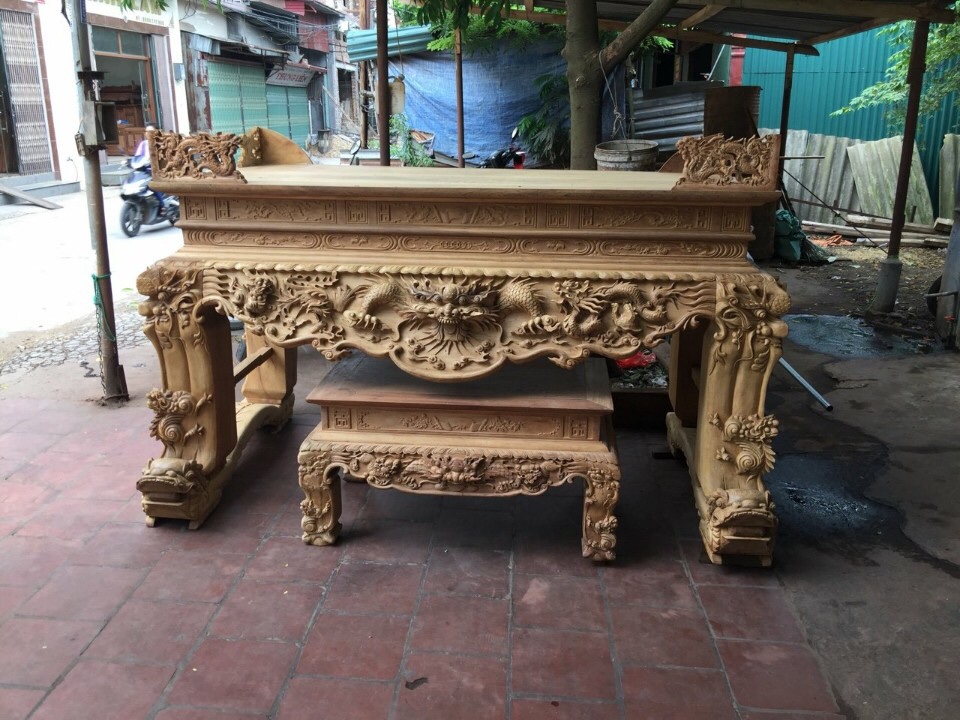 Sập thờ gỗ gụ (dài 217cm, sâu 107cm, cao 127cm) + chân 24cm + bàn cơm 107x61x61